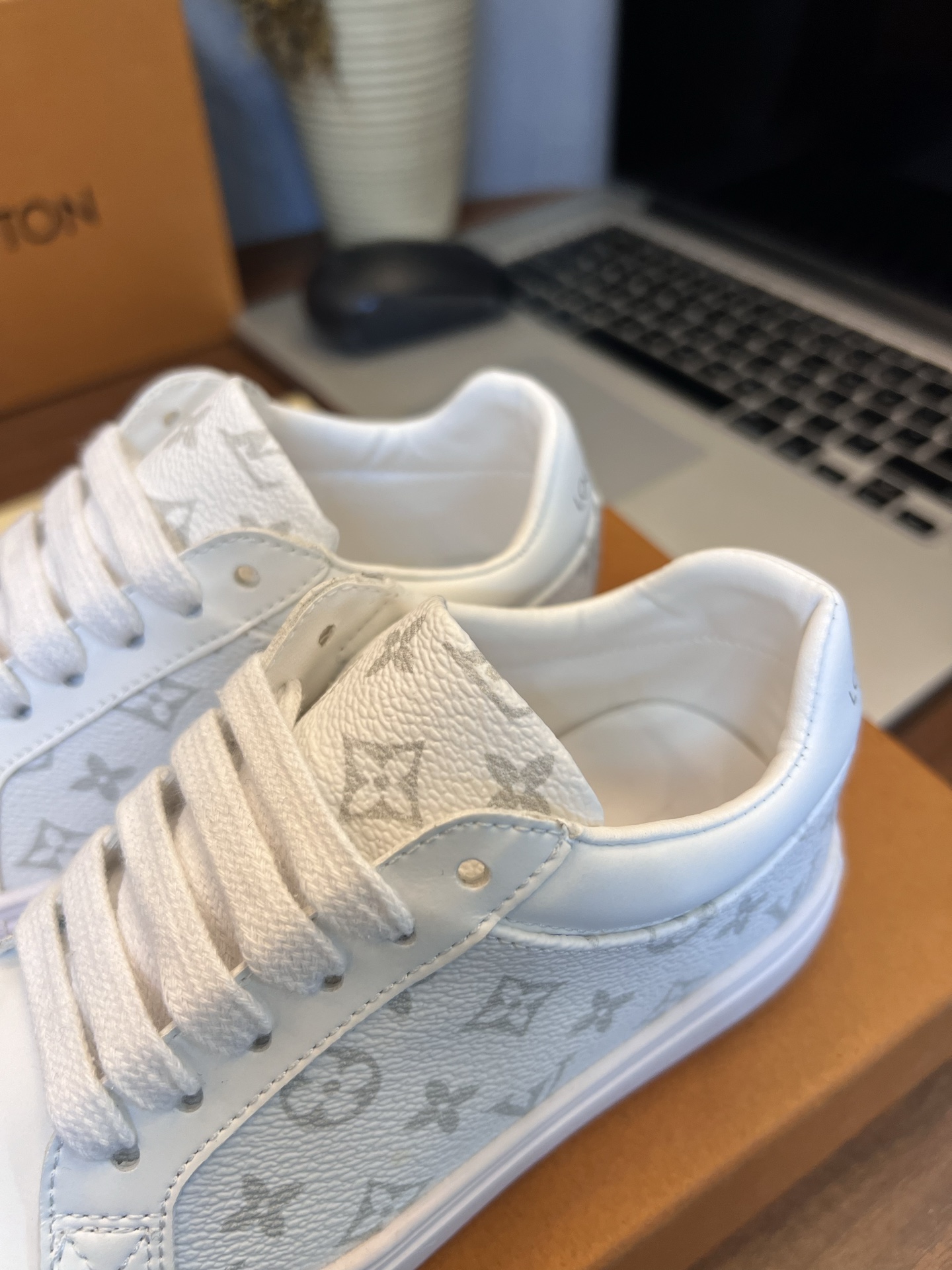 Children's shoes child